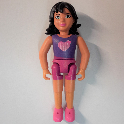 Visuel indicatif Rebrickable de Belville figurine Coudes fixes, enfant, femme, cheveux noirs avec des reflets roses foncés, short magenta, haut violet foncé avec cœurs (Belville Figure Fixed Elbows, Child, Female, Black Hair with Dark Pink Highlights, Magenta Shorts, Dark Purple Top with Hearts)