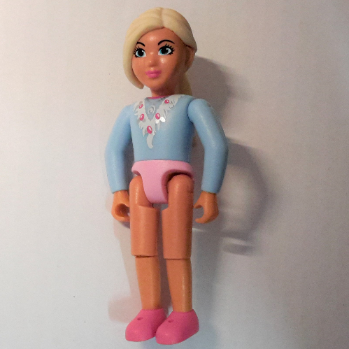 Visuel indicatif Rebrickable de Belville figurine Coudes fixes, Enfant, Femme, Cheveux jaune clair, haut bleu clair, Collier fer à cheval argent, Chaussures rose foncé (Belville Figure Fixed Elbows, Child, Female, Light Yellow Hair, Light Blue Top, Silver Horseshoe Necklace, Dark Pink Shoes)