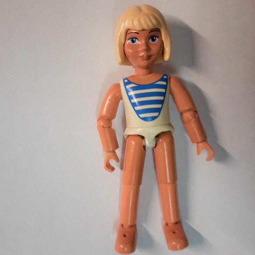 Visuel indicatif Rebrickable de Belville figurine Coudes articulés, enfant, femme, cheveux jaune clair, maillot de bain blanc avec rayures bleues (Belville Figure Articulated Elbows, Child, Female, Light Yellow Hair, White Swimsuit with Blue Stripes)