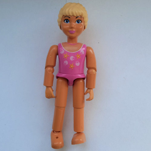 Visuel indicatif Rebrickable de Belville figurine Coudes articulés, enfant, femme, cheveux jaune clair, maillot de bain rose foncé avec motif imprimé étoiles de mer et coquillages (Belville Figure Articulated Elbows, Child, Female, Light Yellow Hair, Dark Pink Swimsuit with Starfish and Shells Print)