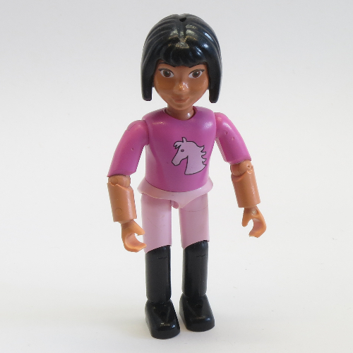 Belville figurine Coudes articulés, Enfant, Femme, Cheveux noirs, haut rose foncé avec motif imprimé tête de cheval (Belville Figure Articulated Elbows, Child, Female, Black Hair, Dark Pink Top with Horse Head Print)