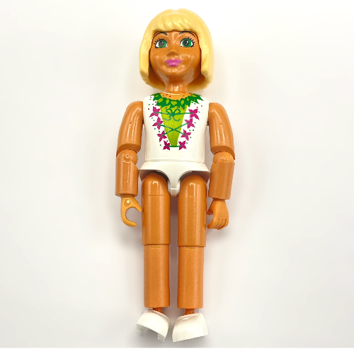 Belville figurine Coudes articulés, enfant, femme, cheveux jaune clair, maillot de bain blanc / haut avec motif imprimé en médaillon vert lacé (Josephine) (Belville Figure Articulated Elbows, Child, Female, Light Yellow Hair, White Swimsuit / Top with Laced Green Inset Print (Josephine))