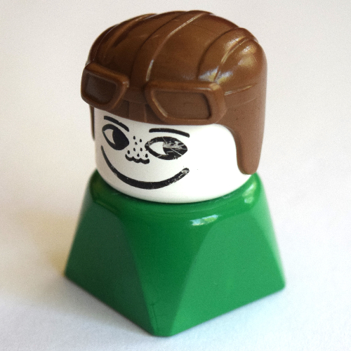 Visuel indicatif Rebrickable de Duplo 2 x 2 x 2 figurine brique tôt, aviateur chapeau brun, à la recherche à gauche imprimé (Duplo 2 x 2 x 2 Figure Brick Early, Aviator Hat Brown, Looking Left Print)