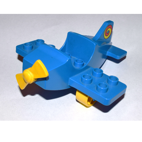 Visuel indicatif Rebrickable de Duplo avion petites ailes sur le fond avec des roues jaunes et hélice (Duplo Airplane Small Wings on Bottom with Yellow Wheels and Propeller)