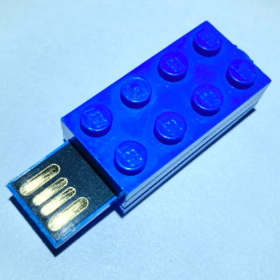 Électrique brique 2 x 4 avec clé USB 8GB (Electric Brick 2 x 4 with USB Flash Drive 8GB)
