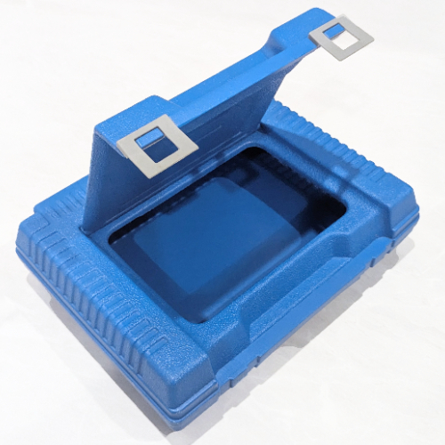 Étui de rangement, avec poignée moulée et panneau Ouverture (Storage Case, with Molded Handle and Panel Opening)