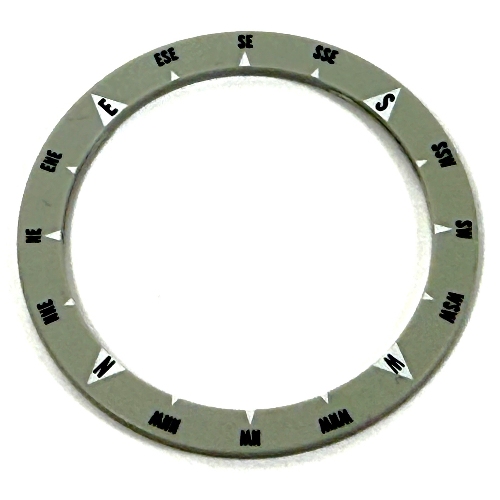 Visuel indicatif Rebrickable de Montre, Lunette ronde, lisse, épaisse avec boussole noire et blanche Directions imprimé (Watch, Bezel Round, Smooth, Thick with Black and White Compass Directions Print)