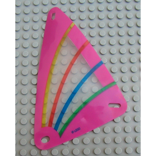Visuel indicatif Rebrickable de Voile, planche à voile, 9 x 15 Triangle, avec bordure rose foncé et vert, bleu, rouge et jaune rayures motif imprimé (Sail, Windsurfer, 9 x 15 Triangle, with Dark Pink Border and Green, Blue, Red and Yellow Stripes Print)