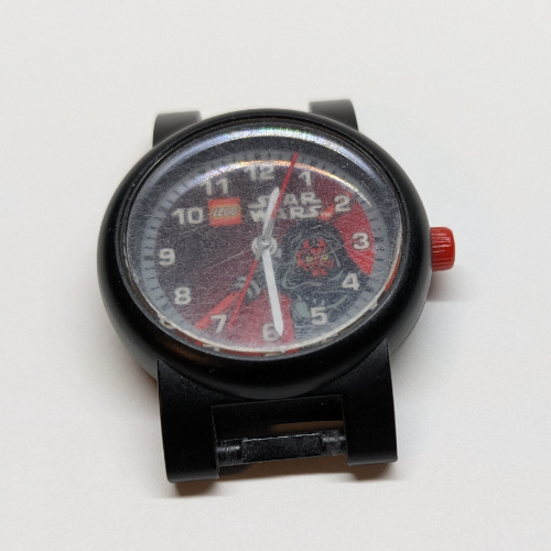 Visuel indicatif Rebrickable de Visage de montre avec logo 'LEGO Star Wars', cercle argenté, motif imprimé foncé Maul (Watch Face with 'LEGO Star Wars' Logo, Silver Circle, Darth Maul Print)
