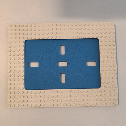 Visuel indicatif Rebrickable de Cadre 20 x 26 avec ouverture 12 x 16 (Picture Frame 20 x 26 with 12 x 16 Opening)