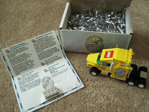 LEGO truck [édition du 25e anniversaire de la foire du jouet 1998] (LEGO Truck [Toy Fair 1998 25th Anniversary Edition])