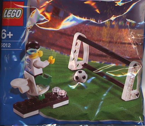Joueur de football avec but (Soccer Player with Goal)