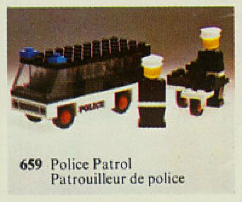Patrouille de police avec des policiers (Police Patrol with Policemen)