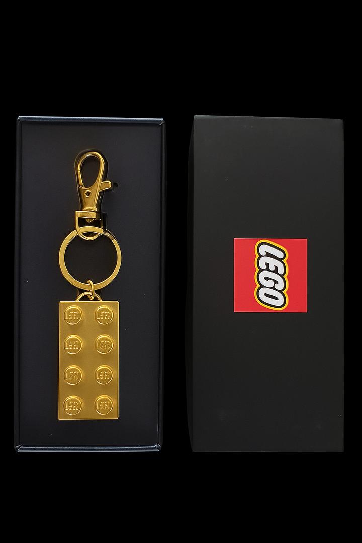 2 x 4 plaque - or chromé porte-clés dans la boîte de présentation (2 x 4 Plate - Chrome Gold Key Chain in Presentation Box)