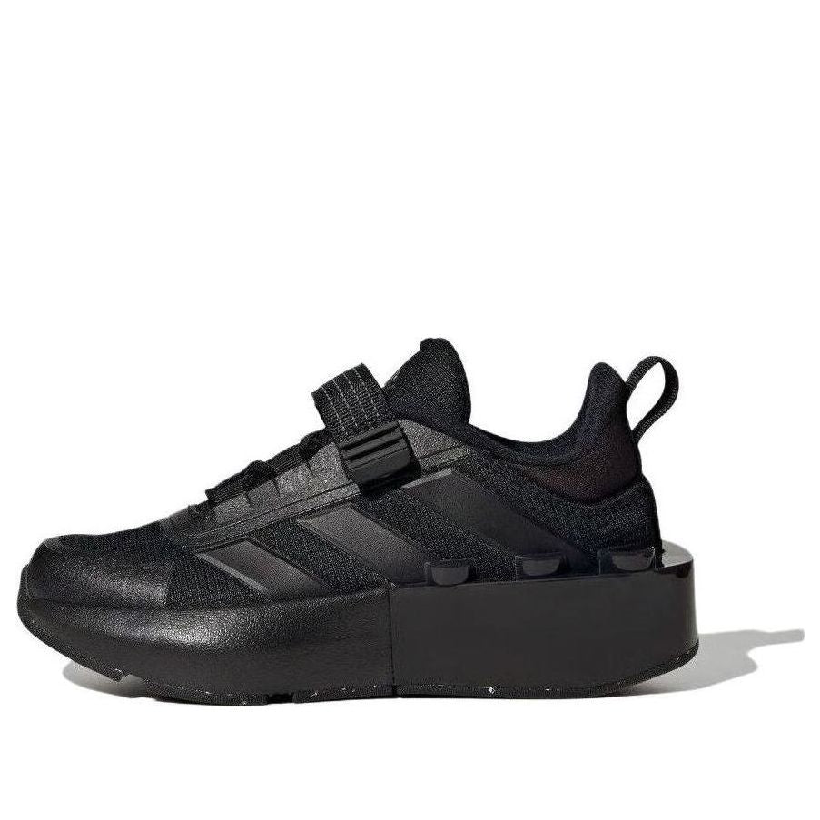 Adidas tech runner x LEGO (triple noir) - chaussures pour enfants (adidas Tech Runner x LEGO (Triple Black) - Kids' Shoes)