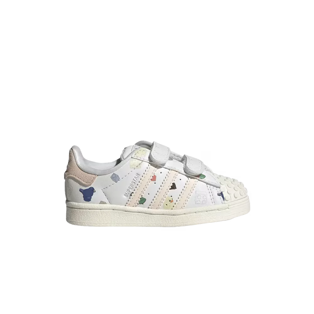 Adidas superstar cf i x LEGO (briques et figurine - quartz blanc merveille) - chaussures de bébé (adidas Superstar CF I x LEGO (Bricks and Figurine - White Wonder Quartz) - Infant Shoes)