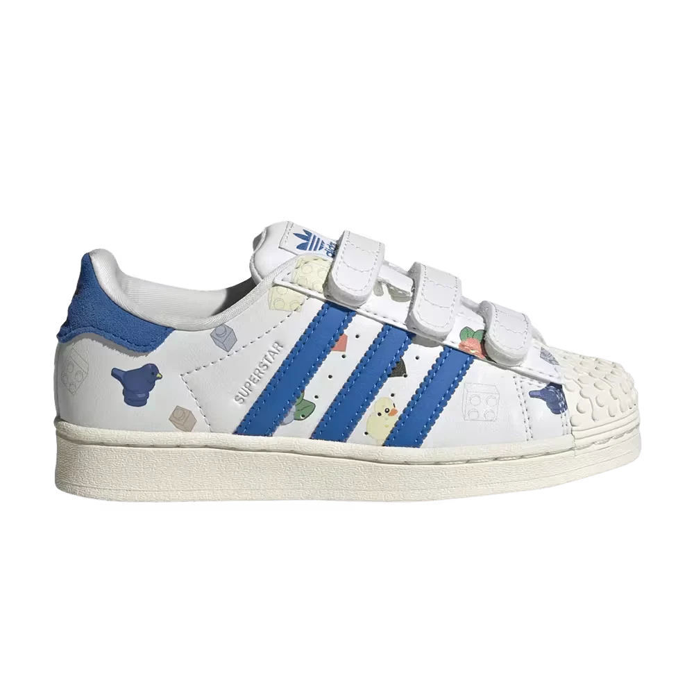 Adidas superstar x LEGO (briques et figurine - bleu royal blanc) - chaussures pour enfants (adidas Superstar x LEGO (Bricks and Figurine - White Royal Blue) - Kids' Shoes)
